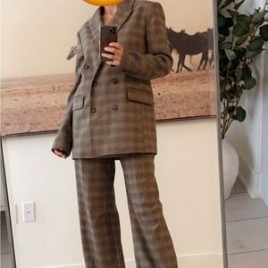 Full Zara suit never used 
Size XS